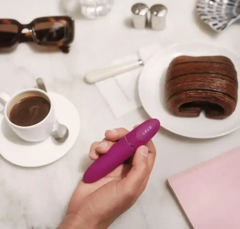 LELO Mia 3 Clitoral Vibrator Deep Rose high-quality silicone material with hygienic finish for easy cleaning and long-lasting use Singapore