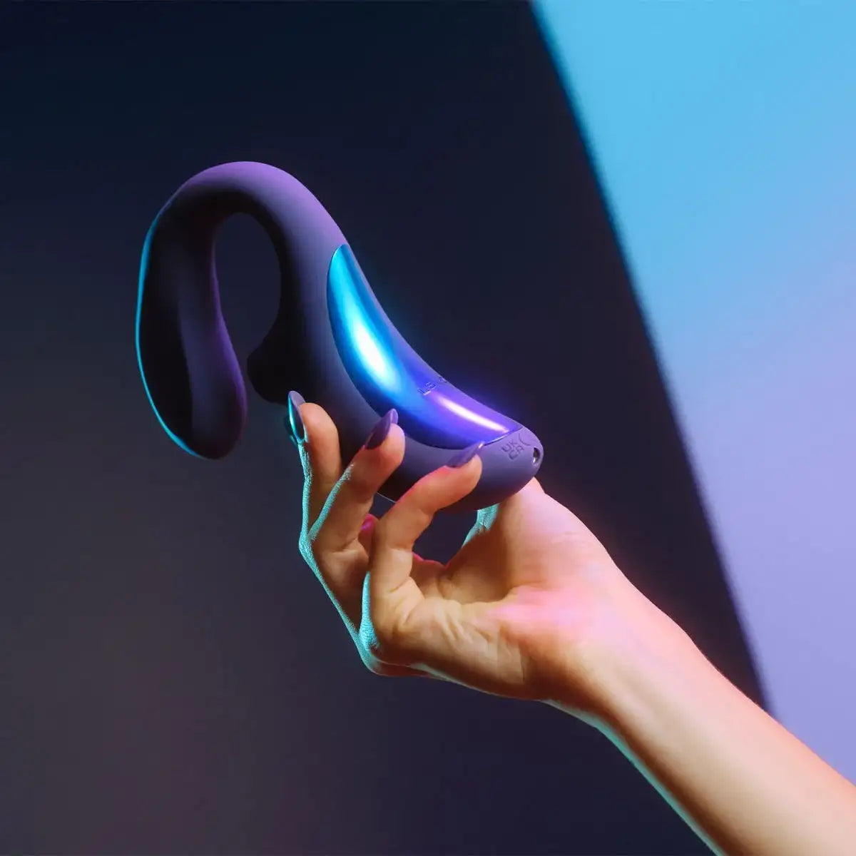 LELO Enigma Wave Triple Stimulation Sonic Massager Black waterproof design for safe and versatile use in shower or bath environments Singapore