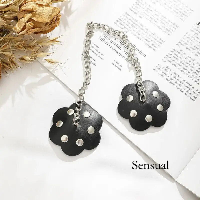 Peek-a-Boo – Nipple Pasties Sticker with Chain - Frisky Business Adult Sex Toys Shop