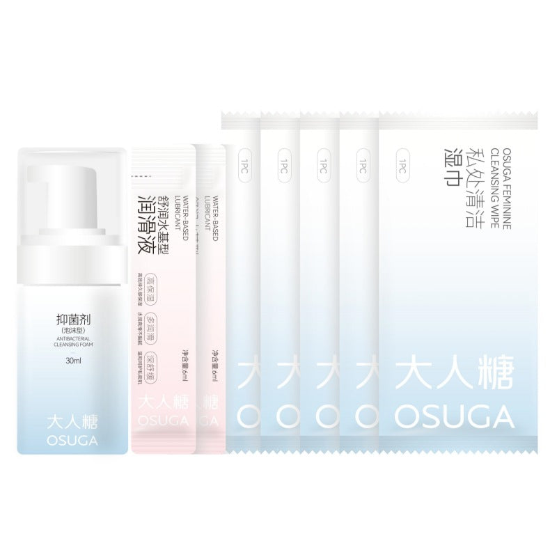 OSUGA personal care set featuring a 30ml cleansing foam bottle and four individually wrapped sachets, all in a soft white and light blue gradient design with Chinese text.