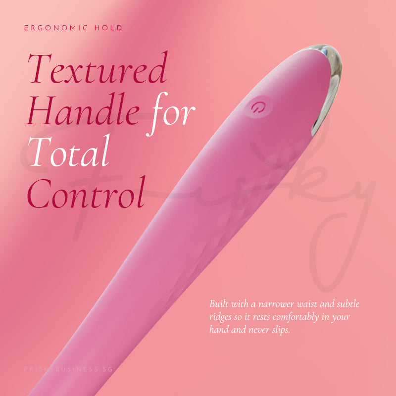 Silk Curve: close-up of the textured handle, designed for a secure, comfortable grip