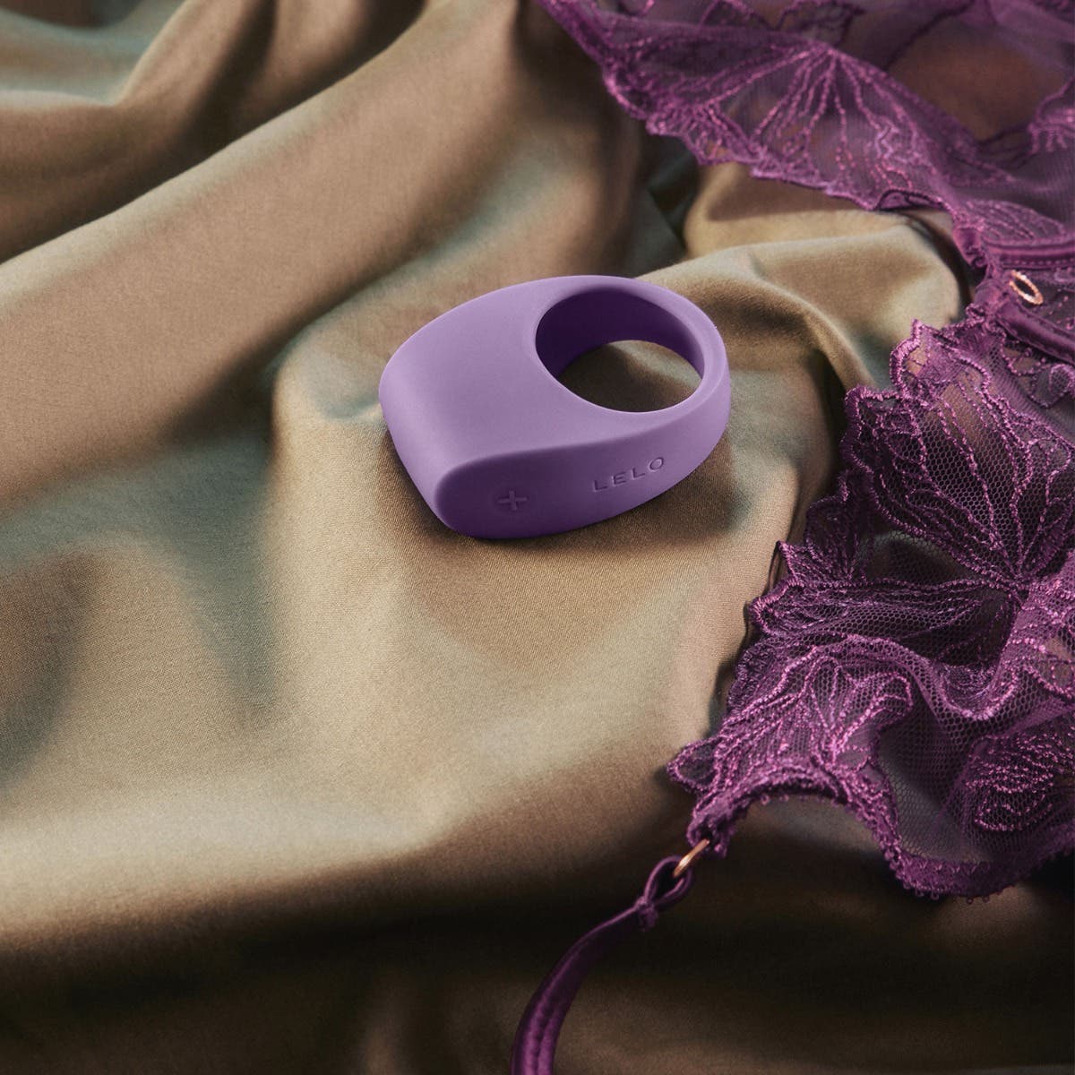 LELO - Tor 3 App-Controlled Vibrating Couple's Ring - Violet Dusk - FRISKY BUSINESS SG